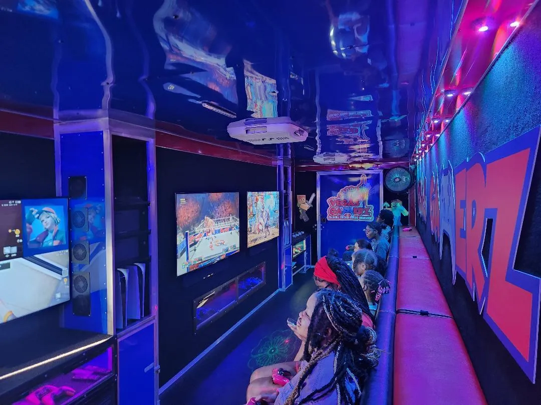 The length of the trailer interior with screens running at every station